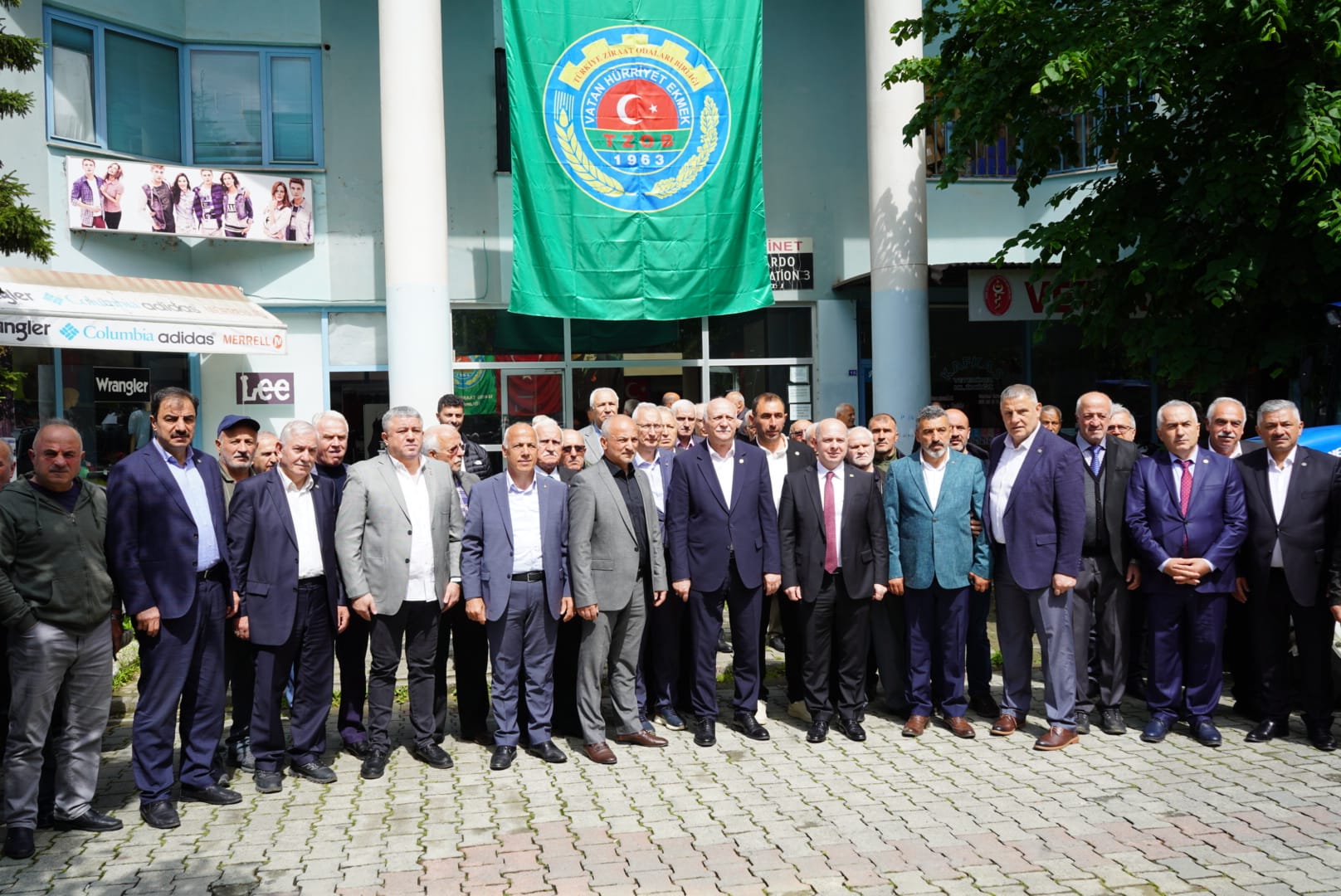 Bayraktar, Borçka Ziraat Odası’nı ziyaret etti