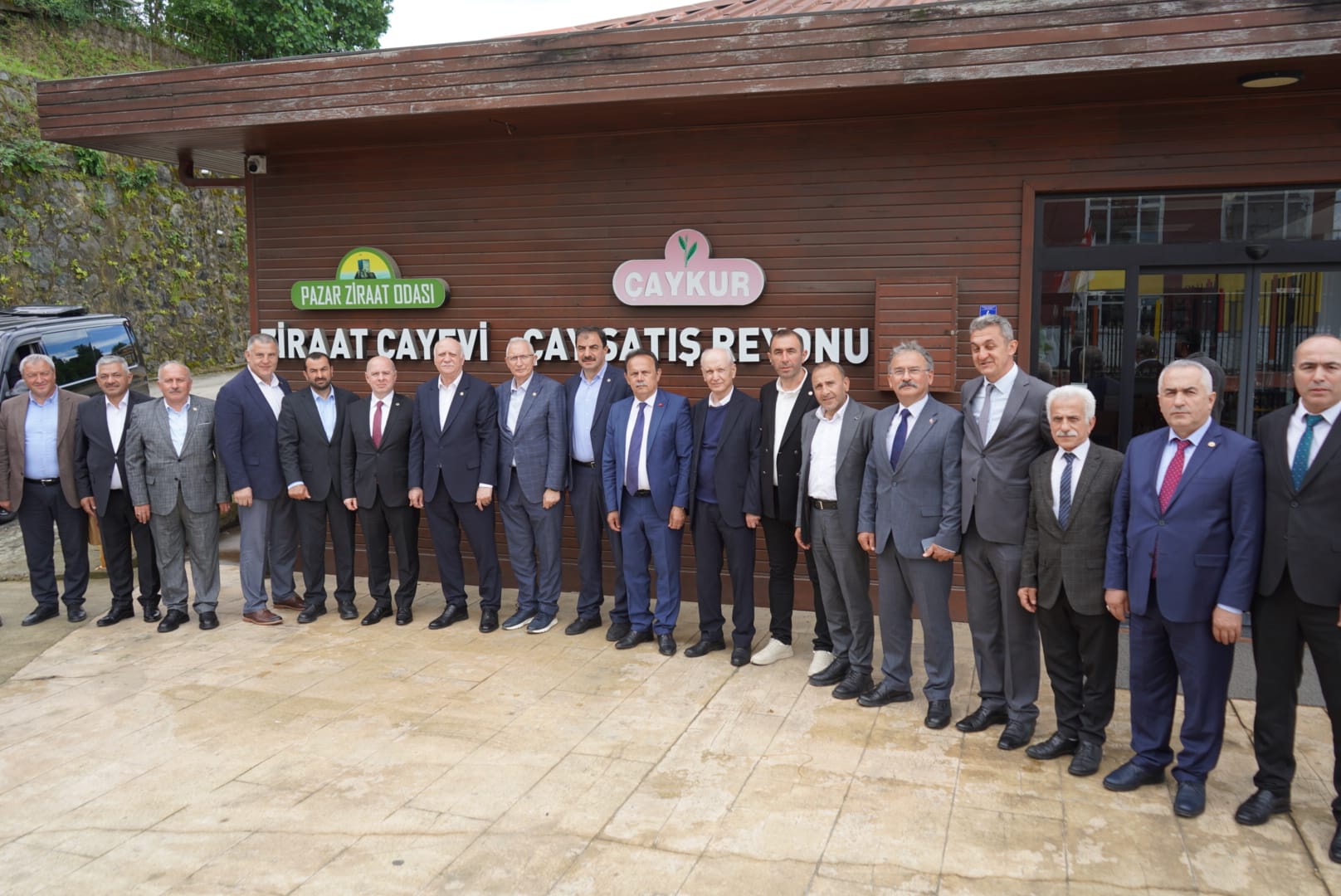 Bayraktar, Pazar Ziraat Odası’nın Ziraat Çayevi’nde incelemelerde bulundu
